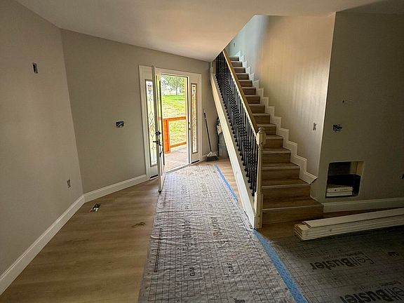 5th image of 50 Moore Hill Ave