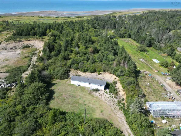 2183 Highway 1, Grosses Coques, NS B0W 1M0