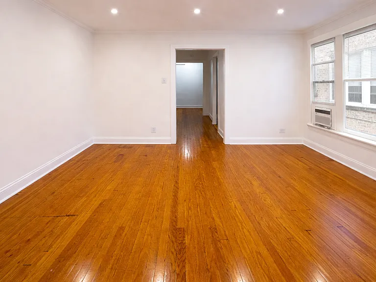 114 Clyde Ave — Photo 9