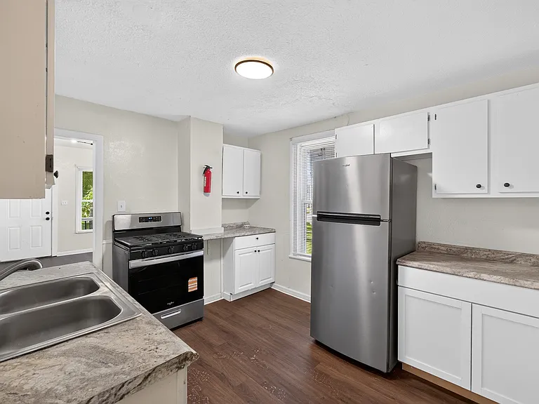 505 Brown St — Photo 4