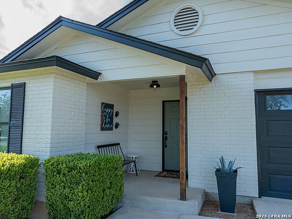 5th image of 304 Bentwood Dr.