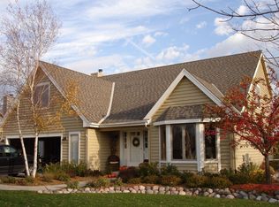 N50W16979 Old Hickory Rd, Menomonee Falls, WI 53051