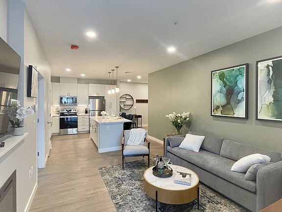Model Living Room & Kitchen