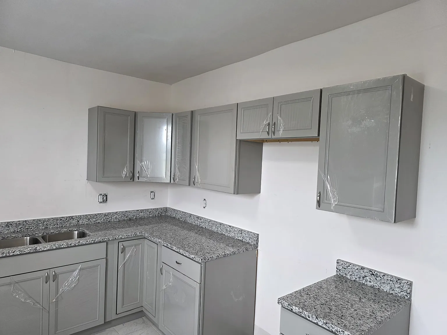 1 bed, 1000 sqft, $1,350 — Photo 3