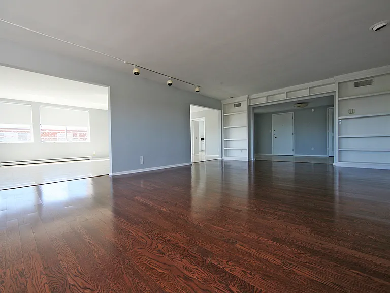 Blair House Apartments — Photo 6