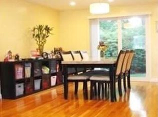 6 Town House Dr, Newton, MA 02460