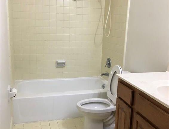 3rd image of 3110 Woodley Ter