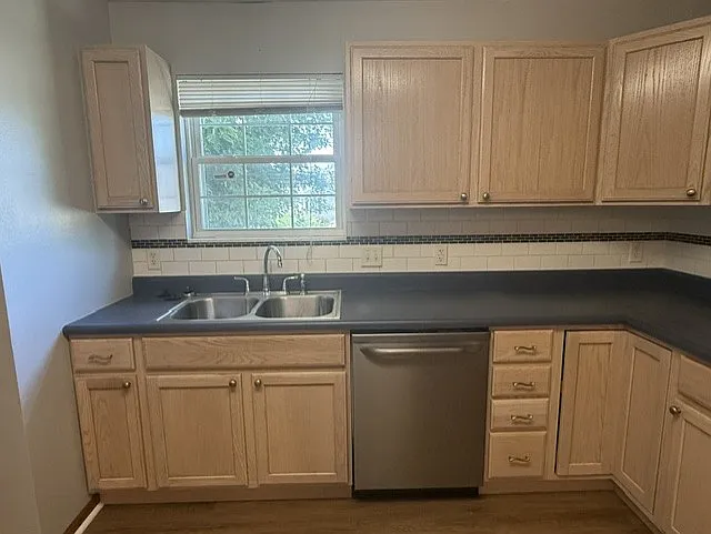 2254 Wellington Dr — Photo 6