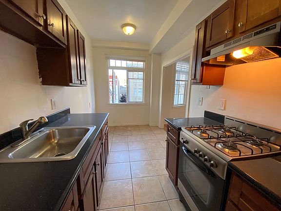 5th image of 315 Hyde St APT 302