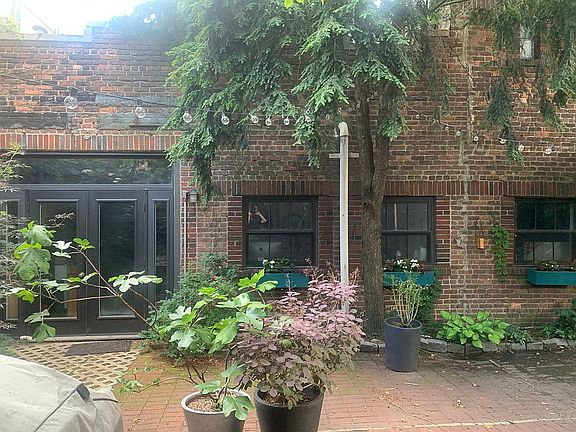 5th image of 212 Norman Ave