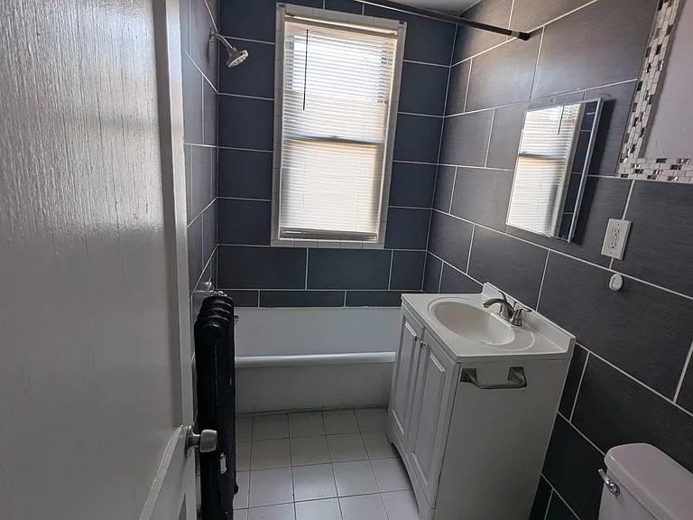 911 Asylum Ave #A1 — Photo 2