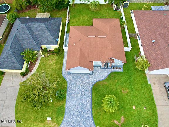 5th image of 1933 WILLESDON Drive W