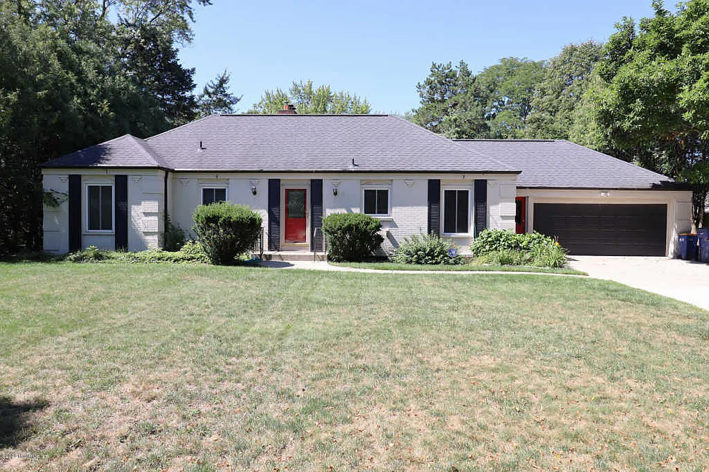 4059 Weymouth Dr SE photo 1