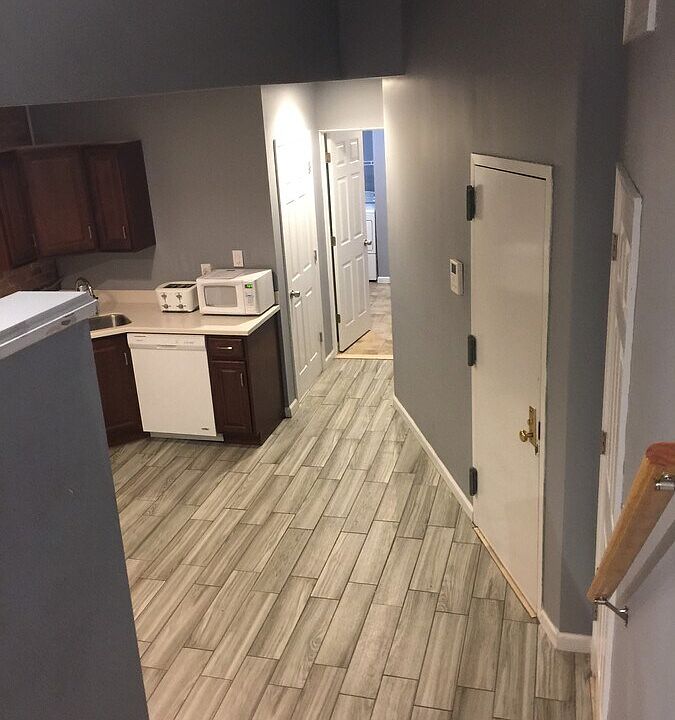 1st image of 119 Penn Ave Floor 1
