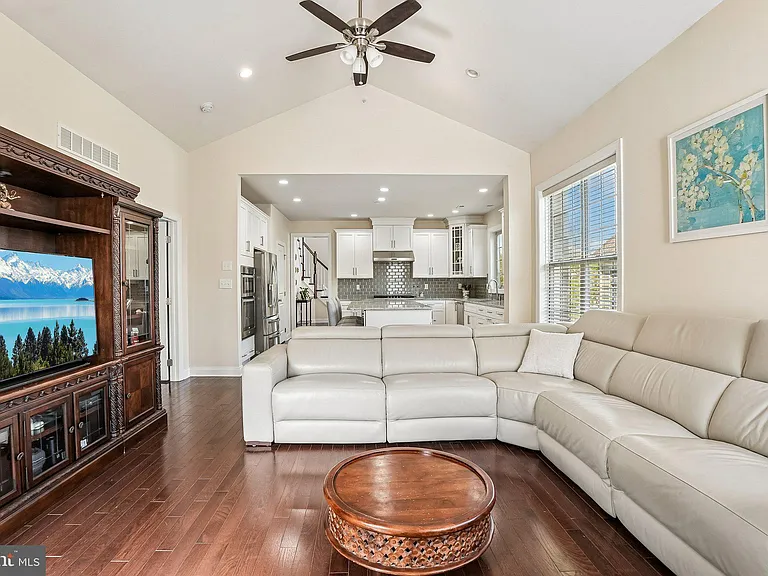 3045 Rainer Rd — Photo 15