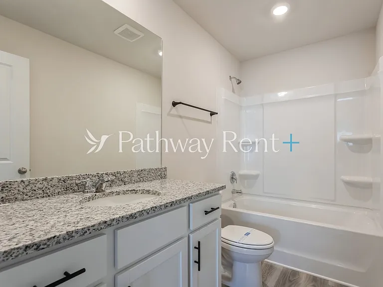 608 Mackenzie Cv — Photo 17