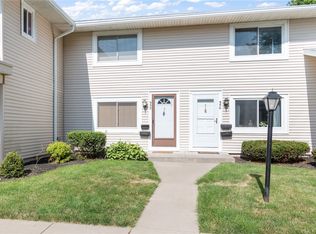 952 Eastbrooke Ln, Rochester, NY 14618