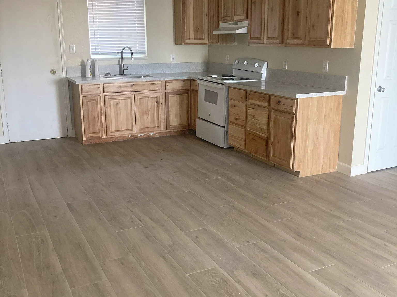 3 bed, 800 sqft, $1,600 — Photo 3
