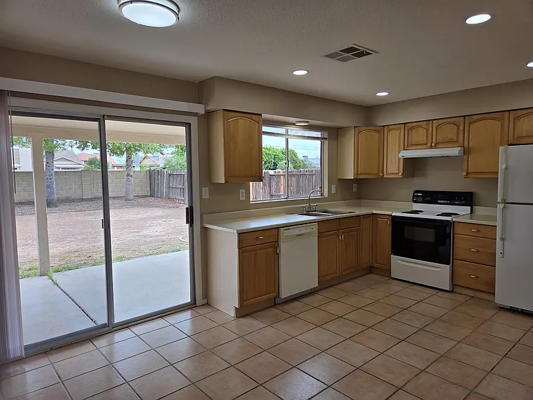 2334 W Olla Ave — Photo 4