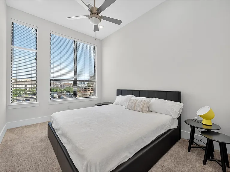 2401 Crawford St #C3D — Photo 24