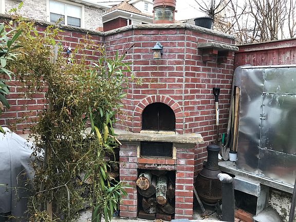 3rd image of 3925 Lyme Ave