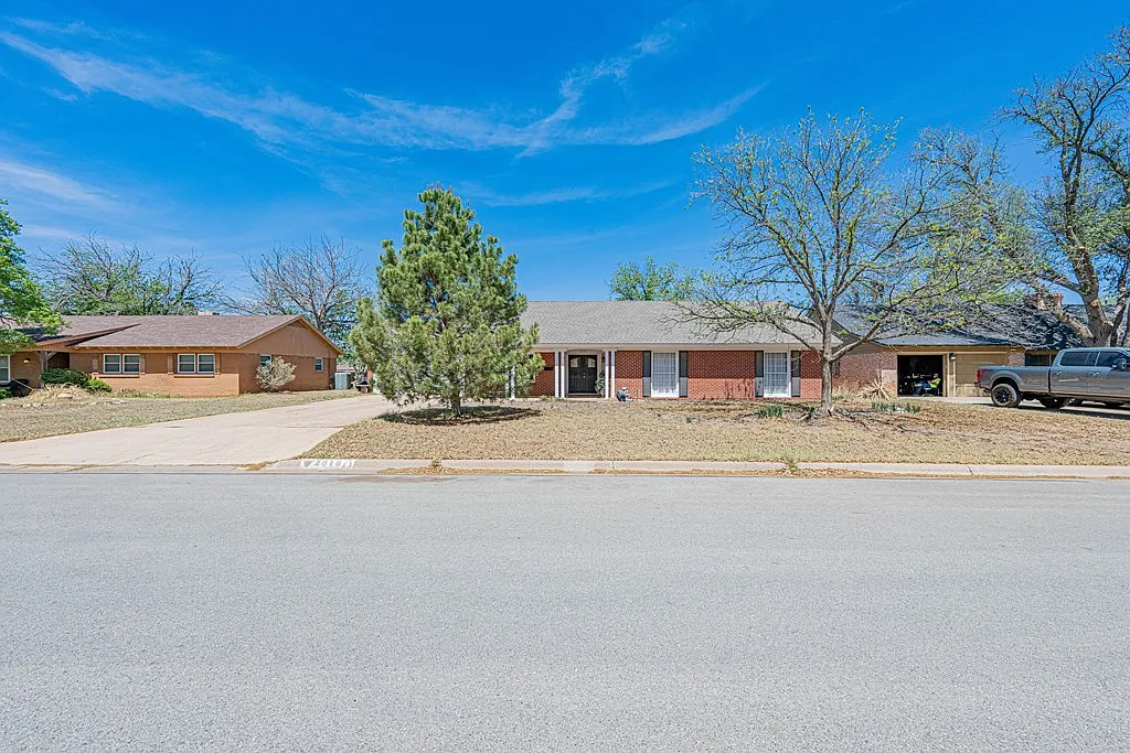 Building Photo - 2818 Frontier Dr