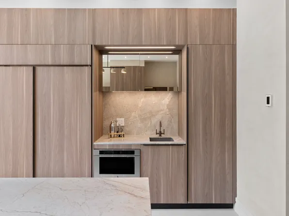 966 Bergen Street image 5 of 34