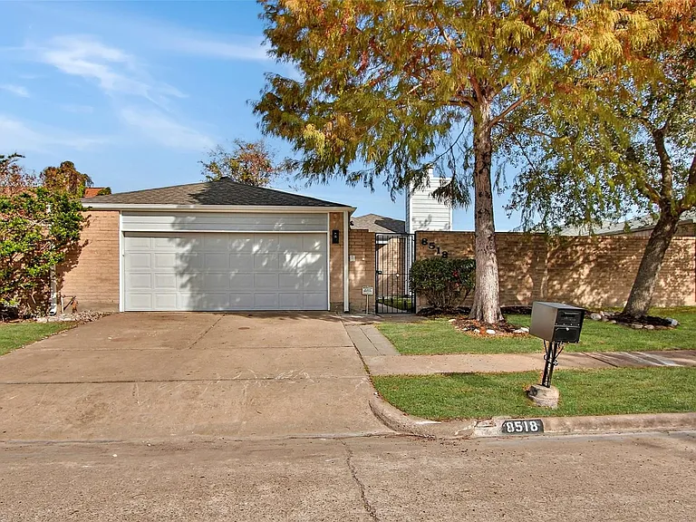 8518 Furlong Ln — Photo 35
