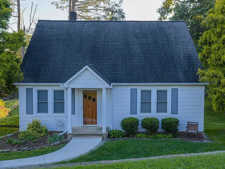 1096 Scruggs Cir — Photo 5