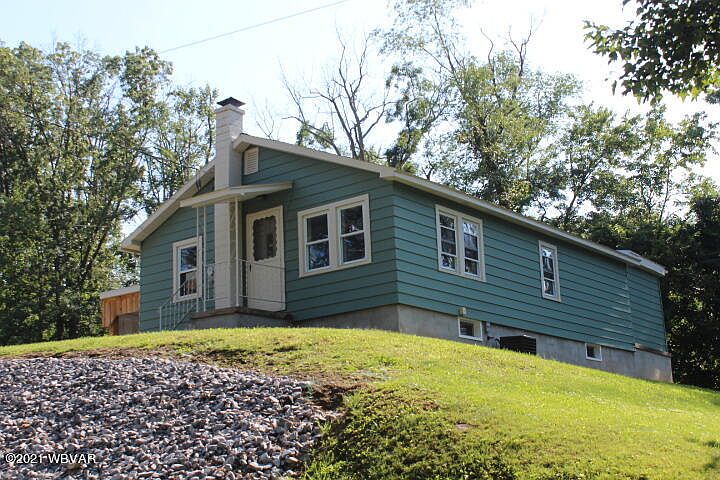 1st image of 320 Furey St S