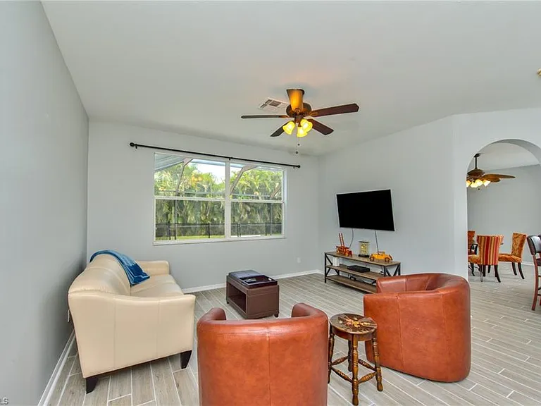 11533 Woodmount Ln — Photo 4
