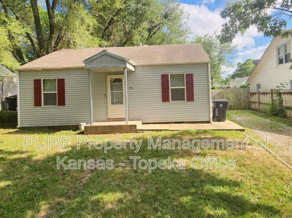 751 SE Pinecrest Dr, Topeka, KS 66605