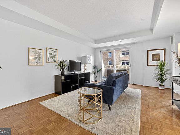 4th image of 900 N Taylor St APT 1105