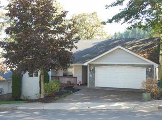 969 S 69th St, Springfield, OR 97478