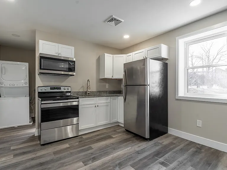 183 N Main St #7 — Photo 1