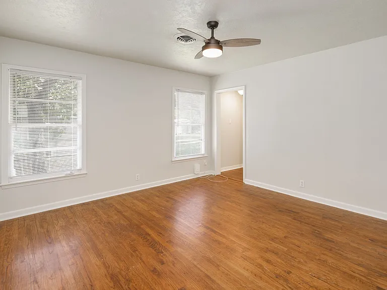 707 Enfield St — Photo 10