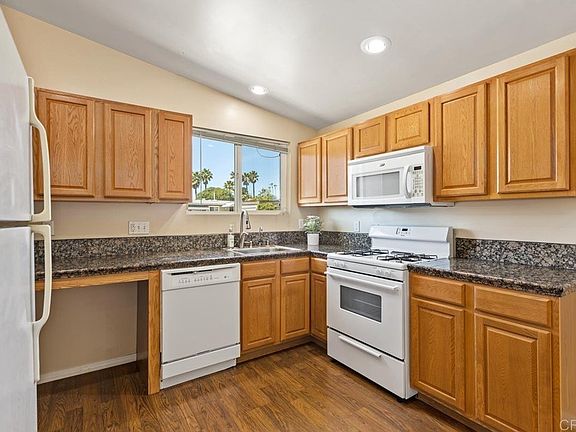 4th image of 3283 Towser St