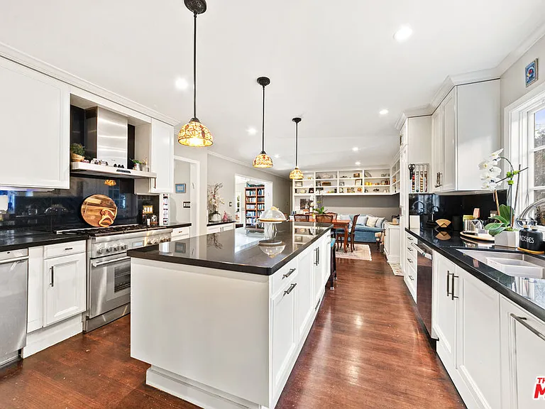 401 N McCadden Pl — Photo 13