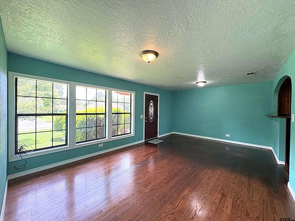 3rd image of 1205 Lamar Dr