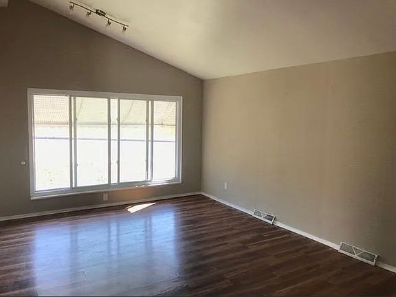 3rd image of 337 Sulphur Spring Rd
