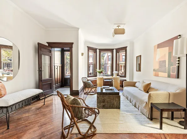 20 Stephens Court image 2 of 15