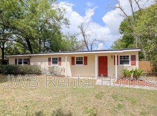 7047 Red Robin Dr, Jacksonville, FL 32210