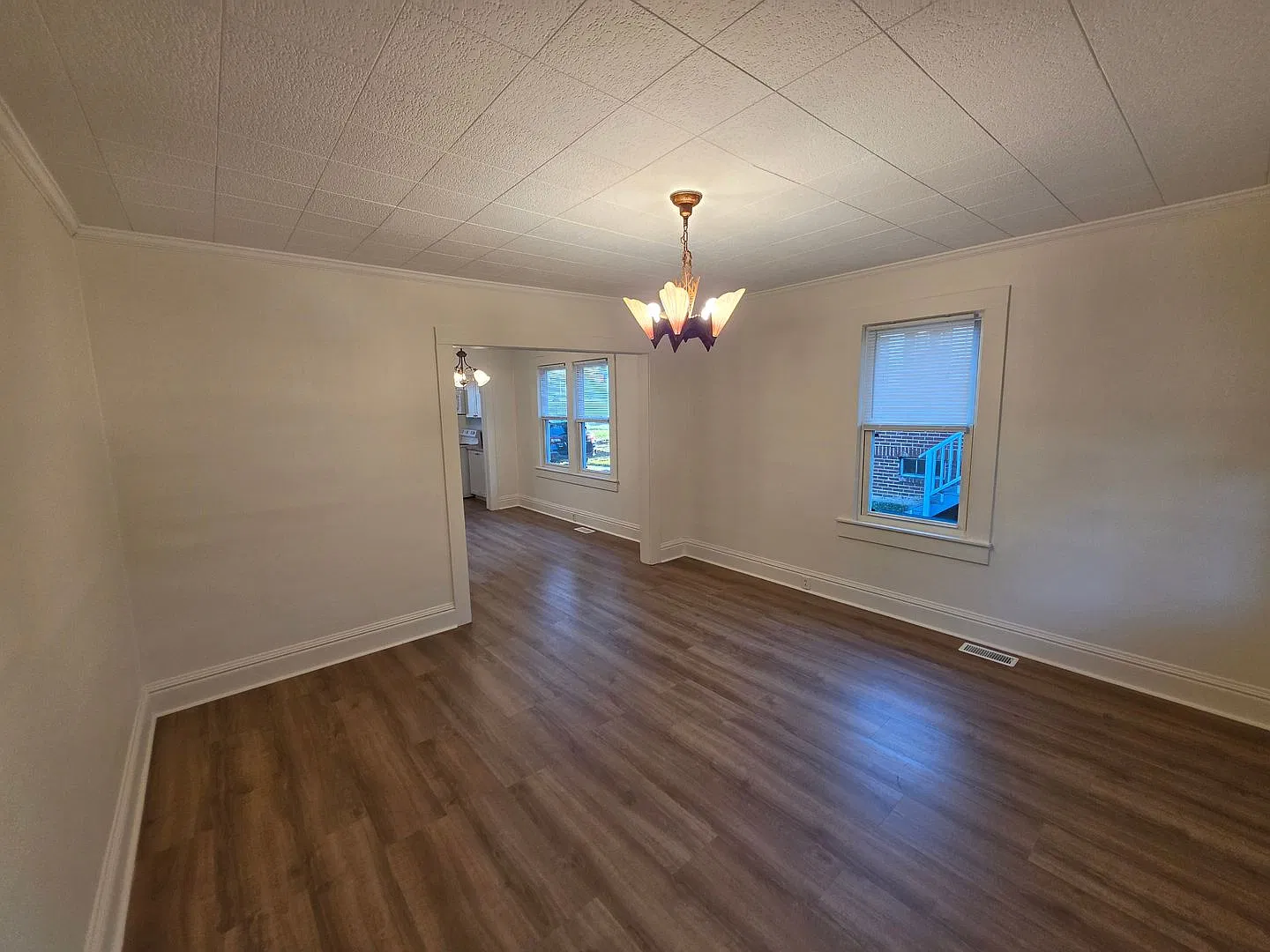Renovated 2/1 colonial style cottage on quiet street with large laundry room, cellar, and carport. — Photo 3