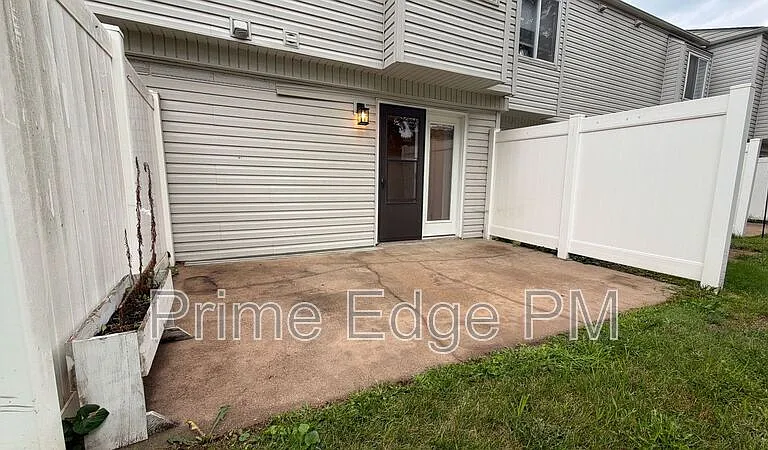 6235 Holdrege St #B-5 — Photo 2