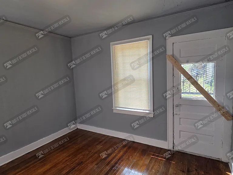 16247 Princeton St — Photo 3