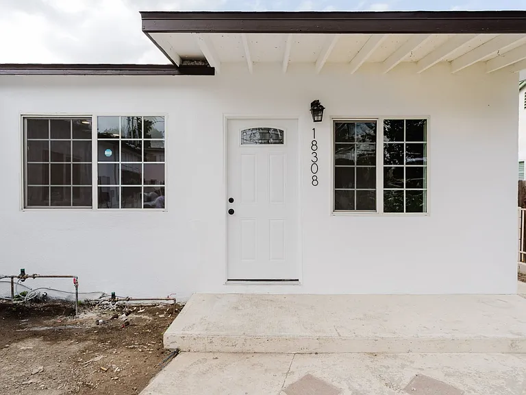 18308 Gresham St — Photo 6