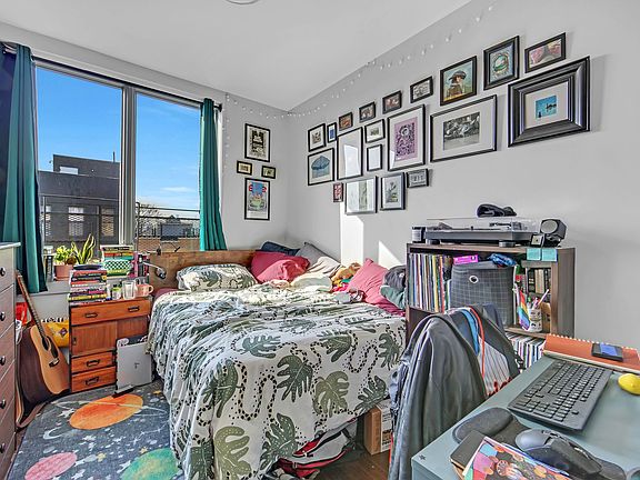 3rd image of 252 Melrose St #5A