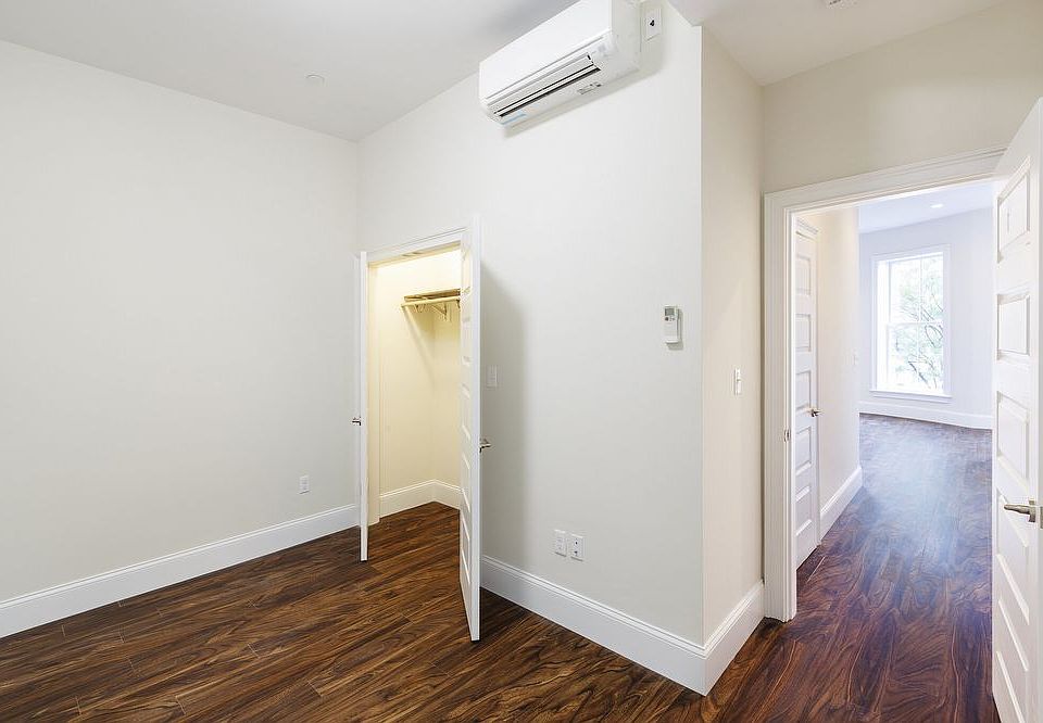 2nd image of 1902-1905 Washington St #5