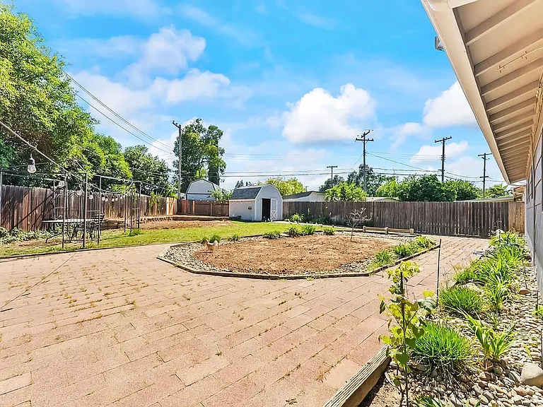 2212 Cervantes Dr — Photo 11
