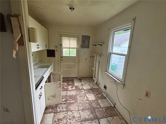 4th image of 7107 Dexter Rd